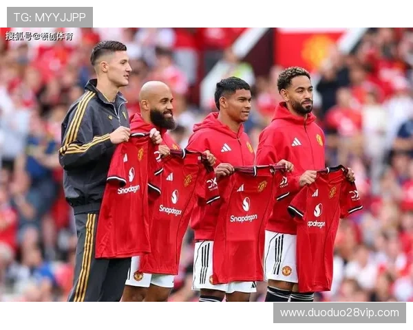 曼联宣布签约新援强援 聚焦球队新赛季目标与战术调整